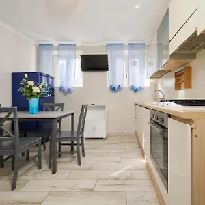 https://appartamento-giglio-san-vincenzo.it-tuscanyhotel.com