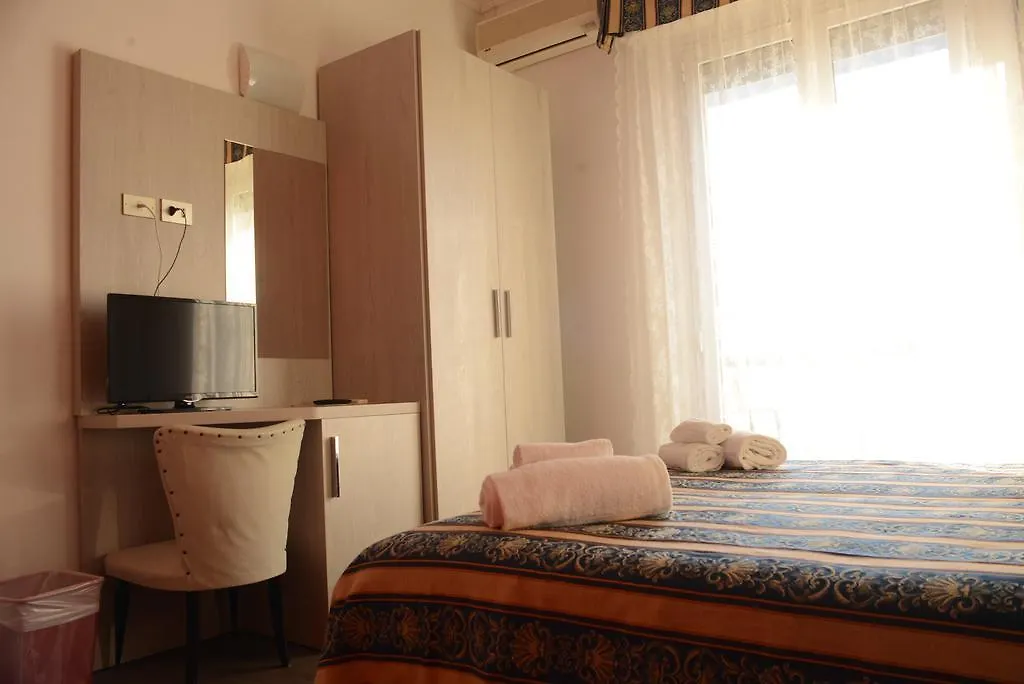 Hotel Vergilius Riccione 3*,  Italie